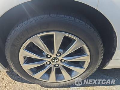 2015 Toyota Camry XLE - zdjęcie 8 z 29 - miniatura