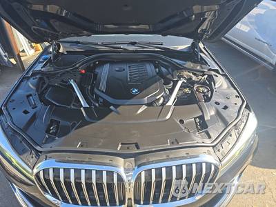 2022 BMW 7 Series Sedan 740i - zdjęcie 15 z 29 - miniatura