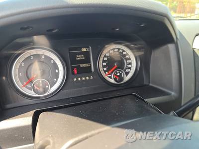 2015 Ram 2500 Tradesman Crew Cab Medium Bed - zdjęcie 12 z 17 - miniatura