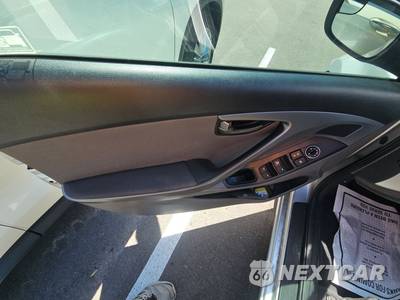 2014 Hyundai Elantra SE Sedan - zdjęcie 9 z 17 - miniatura