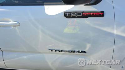 2020 Toyota Tacoma TRD Sport Crew Cab Medium Bed - zdjęcie 34 z 49 - miniatura