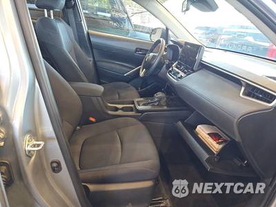 2026 Toyota Corolla Cross LE - zdjęcie 8 z 23 - miniatura