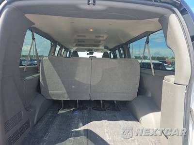 2025 Chevrolet Express 3500 Passenger Van LT 1LT 155.1" WB - zdjęcie 16 z 27 - miniatura