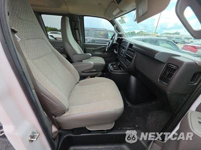 2025 Chevrolet Express 3500 Passenger Van LT 1LT 155.1" WB - zdjęcie 8 z 30 - miniatura