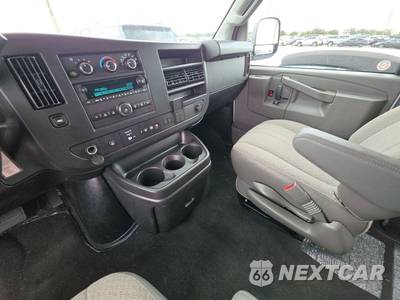 2025 Chevrolet Express 3500 Passenger Van LT 1LT 155.1" WB - zdjęcie 11 z 30 - miniatura