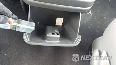 2025 Chevrolet Express 3500 Passenger Van LT 1LT 155.1" WB - zdjęcie 20 z 30 - miniatura