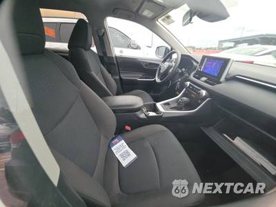 2025 Toyota RAV4 LE - zdjęcie 8 z 25 - miniatura