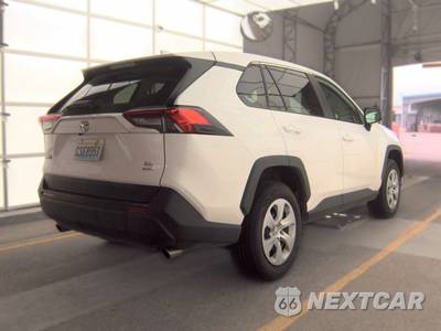 2025 Toyota RAV4 LE - zdjęcie 4 z 25 - miniatura