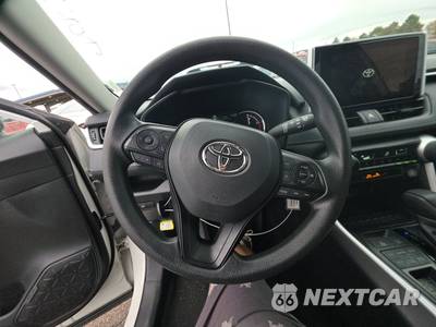 2025 Toyota RAV4 LE - zdjęcie 10 z 25 - miniatura