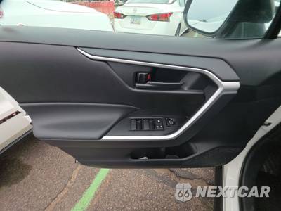 2025 Toyota RAV4 LE - zdjęcie 9 z 25 - miniatura