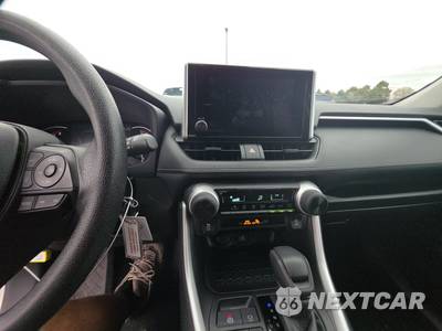2025 Toyota RAV4 LE - zdjęcie 11 z 25 - miniatura