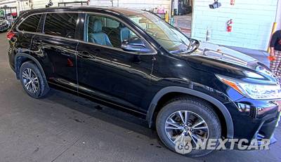 2017 Toyota Highlander LE Plus - zdjęcie 3 z 27 - miniatura
