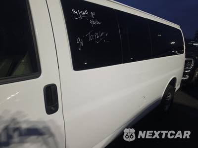 2025 Chevrolet Express 3500 Passenger Van LT 1LT 155.1" WB - zdjęcie 13 z 32 - miniatura