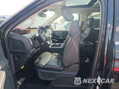 2025 Ford Expedition Platinum - zdjęcie 7 z 34 - miniatura