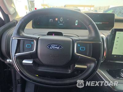 2025 Ford Expedition Platinum - zdjęcie 10 z 34 - miniatura