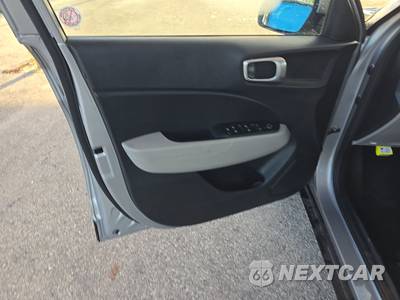 2025 Hyundai Venue SEL - zdjęcie 9 z 23 - miniatura