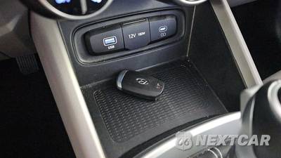 2025 Hyundai Venue SEL - zdjęcie 17 z 23 - miniatura