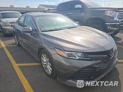 2018 Toyota Camry LE - zdjęcie 3 z 18 - miniatura