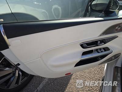 2026 Mercedes-Benz Maybach SL 680 Monogram Series - zdjęcie 9 z 22 - miniatura