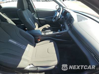 2025 Hyundai Elantra SEL Sport - zdjęcie 8 z 18 - miniatura