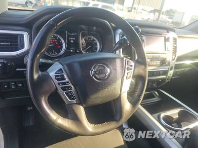 2017 Nissan TITAN SV Crew Cab Short Bed - zdjęcie 10 z 28 - miniatura