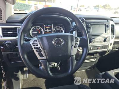 2019 Nissan TITAN SV Crew Cab Short Bed - zdjęcie 10 z 26 - miniatura