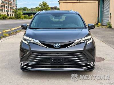 2025 Toyota Sienna Platinum 7-Passenger 120.5" WB - zdjęcie 2 z 9 - miniatura