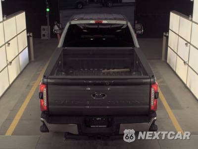 2025 Ford Super Duty F-250 Lariat Crew Cab Medium Bed - zdjęcie 5 z 19 - miniatura