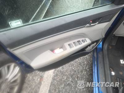 2019 Hyundai Elantra SEL Sedan - zdjęcie 9 z 19 - miniatura