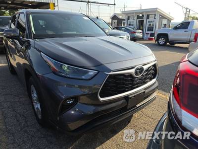 2025 Toyota Highlander LE - zdjęcie 2 z 22 - miniatura