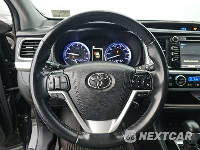 2019 Toyota Highlander XLE - zdjęcie 10 z 21 - miniatura