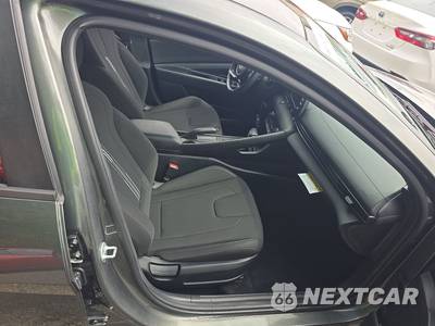 2025 Hyundai Elantra SEL Sport - zdjęcie 8 z 29 - miniatura