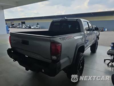 2019 Toyota Tacoma TRD Off-Road Crew Cab Medium Bed - zdjęcie 4 z 17 - miniatura