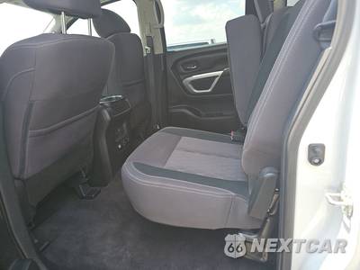 2022 Nissan TITAN SV Crew Cab Short Bed - zdjęcie 13 z 18 - miniatura