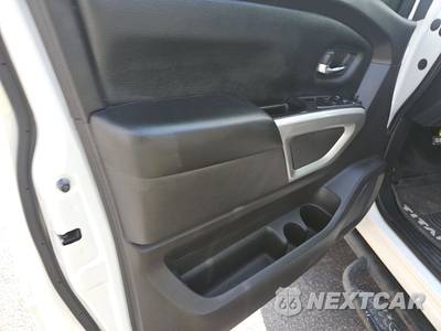 2022 Nissan TITAN SV Crew Cab Short Bed - zdjęcie 9 z 18 - miniatura