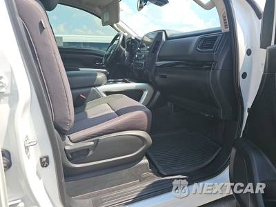 2022 Nissan TITAN SV Crew Cab Short Bed - zdjęcie 8 z 18 - miniatura