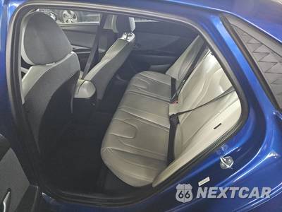 2025 Hyundai Elantra Limited - zdjęcie 13 z 30 - miniatura