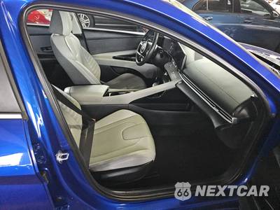 2025 Hyundai Elantra Limited - zdjęcie 8 z 30 - miniatura