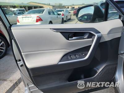 2025 Toyota RAV4 Hybrid XLE - zdjęcie 9 z 33 - miniatura
