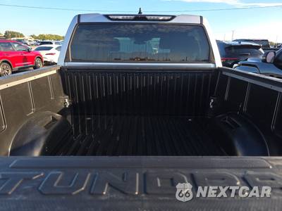 2023 Toyota Tundra SR Crew Cab Short Bed - zdjęcie 16 z 25 - miniatura
