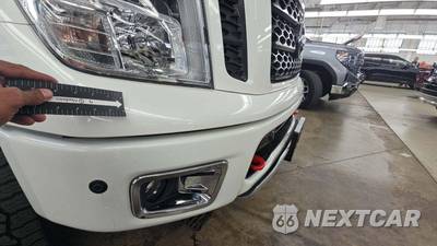 2018 Nissan TITAN PRO-4X Crew Cab Short Bed - zdjęcie 35 z 50 - miniatura