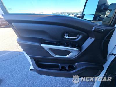 2018 Nissan TITAN PRO-4X Crew Cab Short Bed - zdjęcie 9 z 50 - miniatura