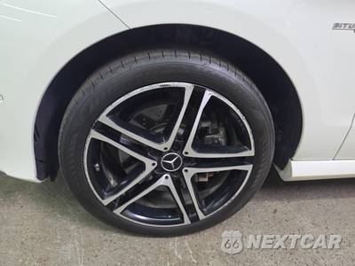 2019 Mercedes-Benz AMG GLE 43 4MATIC - zdjęcie 8 z 27 - miniatura