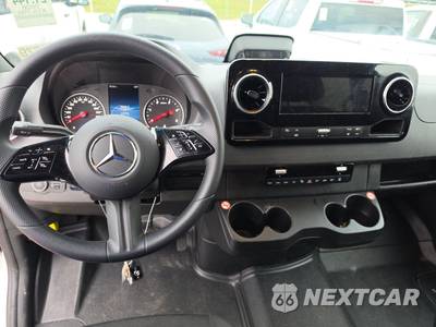 2026 Mercedes-Benz Sprinter 2500 Passenger Van High Roof 170.0" WB - zdjęcie 11 z 21 - miniatura