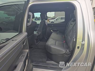 2026 Toyota Tundra Platinum Crew Cab Short Bed - zdjęcie 13 z 31 - miniatura