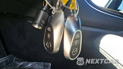 2025 Mercedes-Benz GLC 300 - zdjęcie 19 z 24 - miniatura
