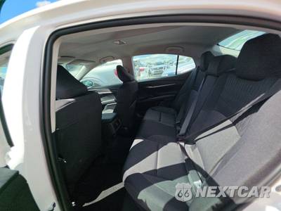 2026 Toyota Camry LE - zdjęcie 13 z 19 - miniatura