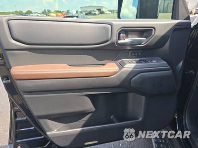 2025 Toyota Land Cruiser - zdjęcie 9 z 21 - miniatura