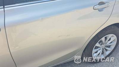 2015 Toyota Camry LE - zdjęcie 25 z 33 - miniatura
