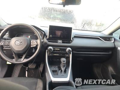 2025 Toyota RAV4 LE - zdjęcie 11 z 25 - miniatura